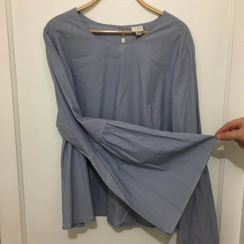 NWOT bell sleeve shirt / FLASH SALE 🔥50% OFF